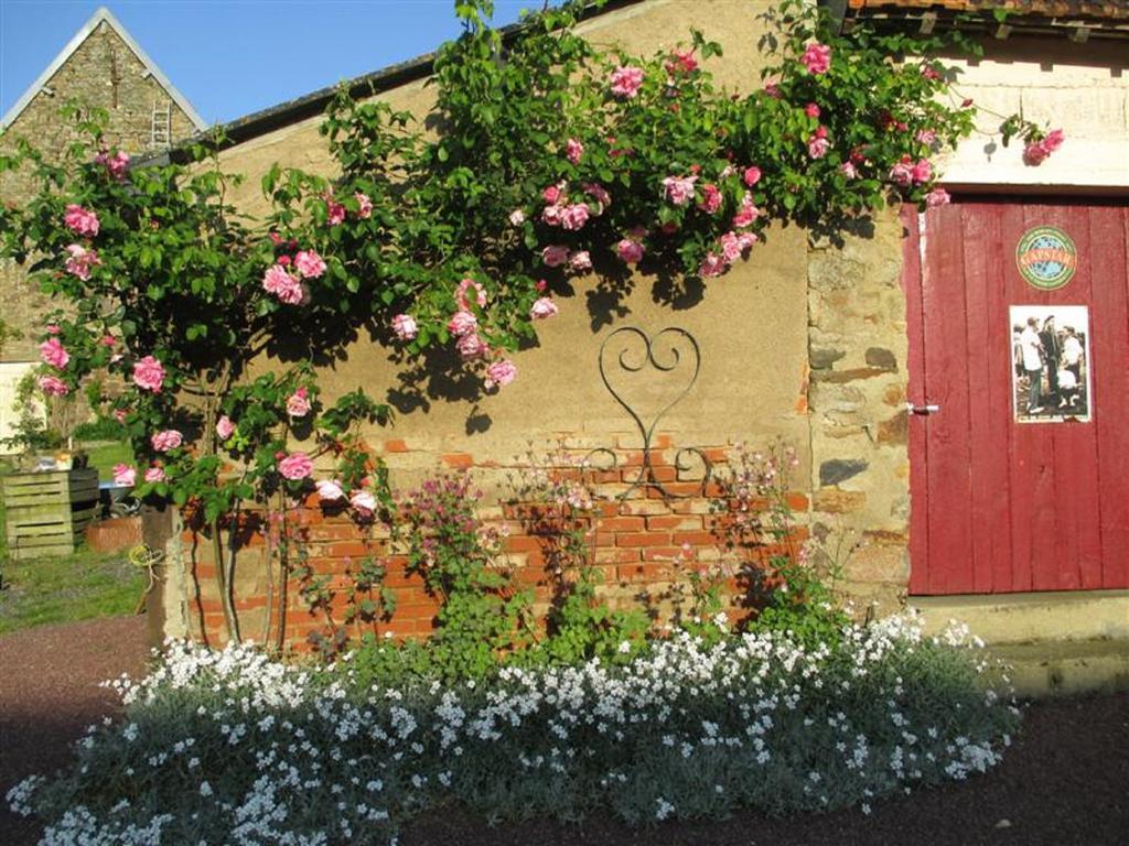 Poilley  Les Sources Bed & Breakfast エクステリア 写真