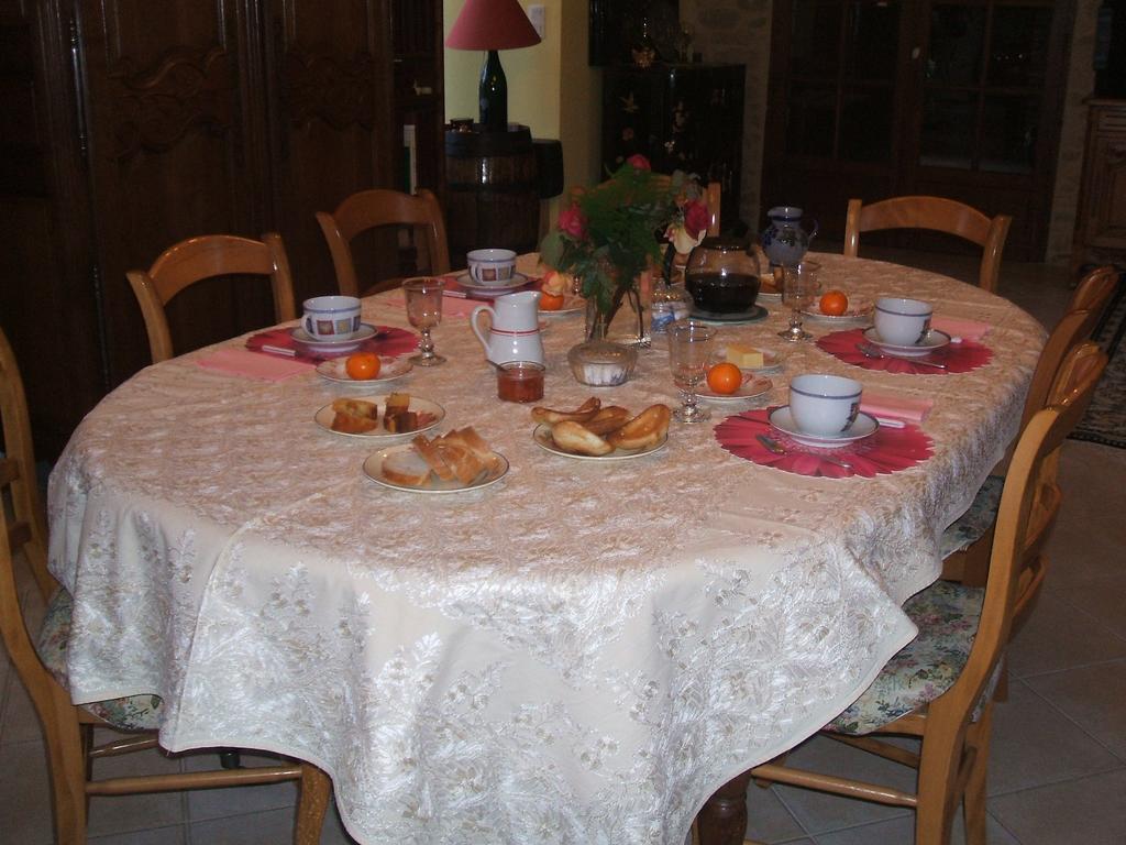 Poilley  Les Sources Bed & Breakfast エクステリア 写真